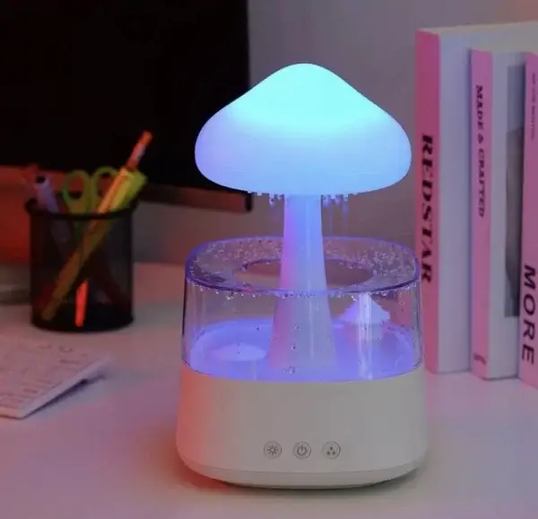 Humidificador en forma de hongo con efecto lluvia, ideal para aromaterapia y mejorar la calidad del aire.